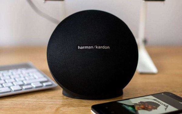 Bluetooth-динамик, который подойдет и для гостиной — Обзор Harman Kardon Onyx Mini