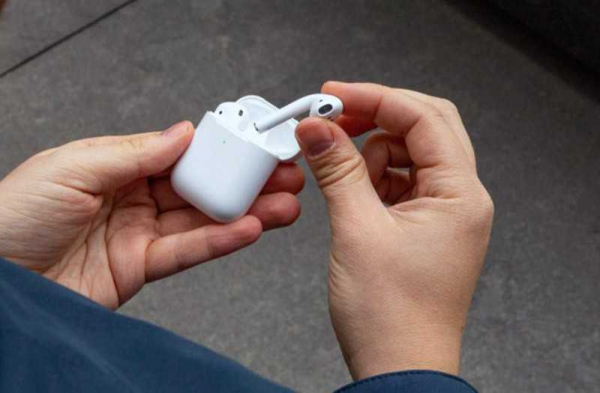 Обзор Apple AirPods 2: популярных наушников нового поколения