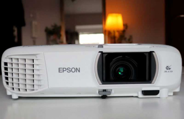 Обзор Epson EH-TW750: яркого домашнего проектора Full HD