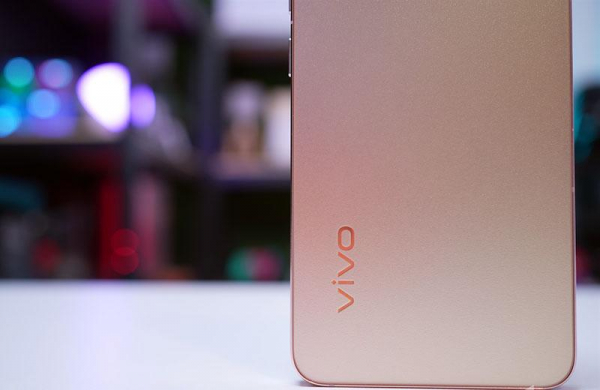 Обзор Vivo V23 5G: смартфон для любителей селфи с великолепным дизайном