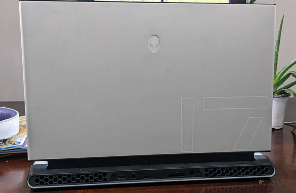 Обзор Alienware m17 R3: мощная игровая система с дисплеем 300 Гц