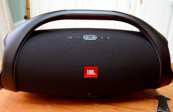 Обзор JBL Boombox 2: обновлённая колонка с мощным звуком в знакомом дизайне