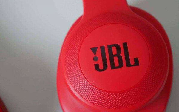 JBL E55BT – Обзор недорогих наушников JBL, чтобы просто слушать музыку