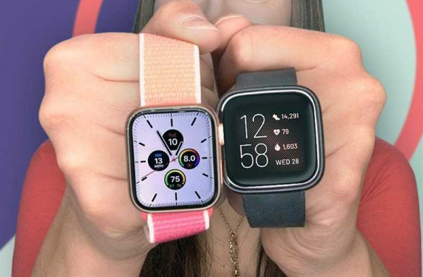 Сравнение Apple Watch Series 5 vs Fitbit Versa 2: какие умные часы лучше?