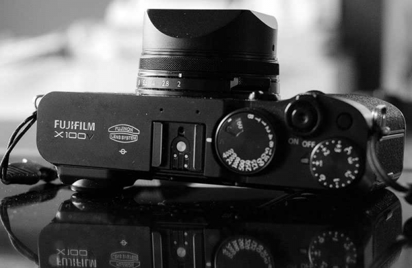 Обзор Fujifilm X100V: фотокамера получила новый объектив и наклонный экран