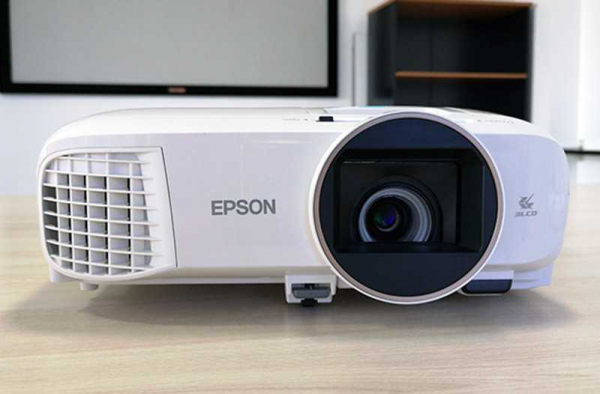 Обзор Epson EH-TW5650: проектор 2500 лм на замену телевизора