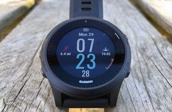 Обзор Garmin Forerunner 945: часы для марафонов с музыкой и GPS