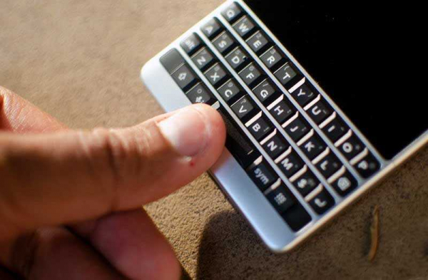 Обзор BlackBerry Key2: дайте шанс физической клавиатуре