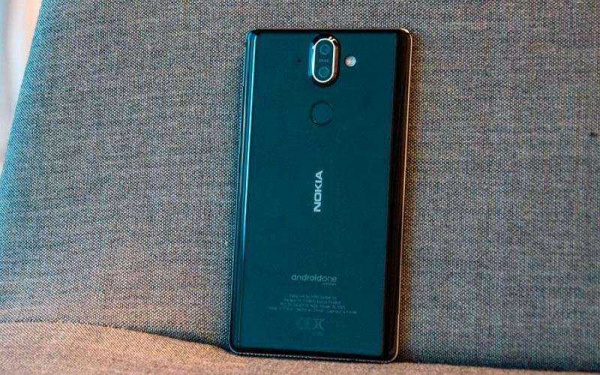 Флагман Nokia 8 Sirocco — Обзор неудобного смартфона с рамой из стали