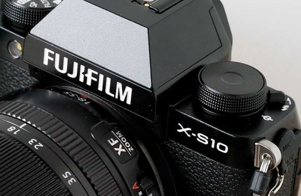 Обзор Fujifilm X-S10: маленькой камеры с большими преимуществами