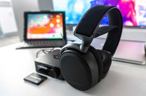 Обзор SteelSeries Arctis Pro Wireless: дорогие беспроводные наушники с базой