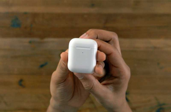 Обзор Apple AirPods 2: популярных наушников нового поколения